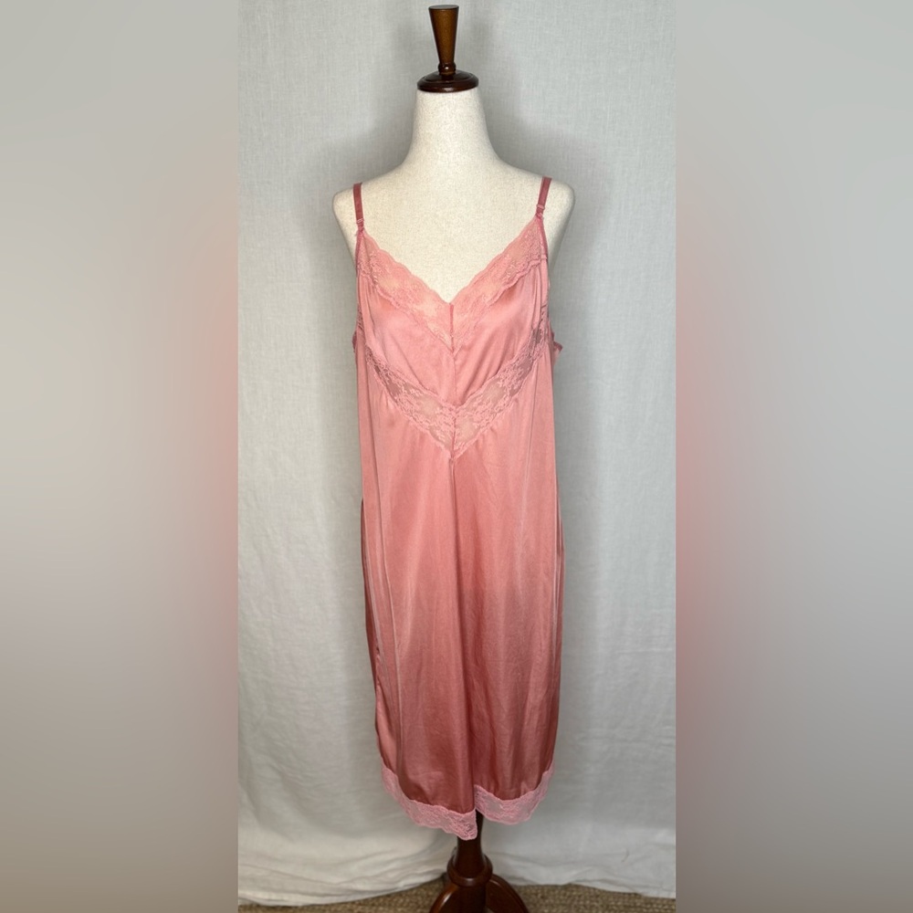 Vintage Formfit Salmon Nightgown / Slipdress
Size 38 Tall